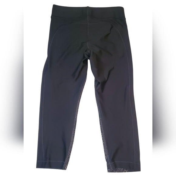 Under Armour Black and White Patterned Cropped Leggings - Picture 3 of 8